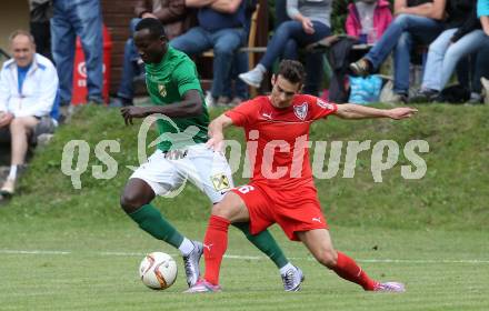 Fussball OEFB Cup. 1. Runde. ATUS Ferlach gegen Austria Lustenau. Martin Sustersic,  (Ferlach), Raphael Dwamena  (Lustenau). Ferlach, am 16.7.2016.
Foto: Kuess
---
pressefotos, pressefotografie, kuess, qs, qspictures, sport, bild, bilder, bilddatenbank