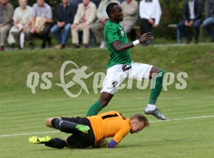 Fussball OEFB Cup. 1. Runde. ATUS Ferlach gegen Austria Lustenau. Nico Kavelar, (Ferlach), Raphael Dwamena   (Lustenau). Ferlach, am 16.7.2016.
Foto: Kuess
---
pressefotos, pressefotografie, kuess, qs, qspictures, sport, bild, bilder, bilddatenbank