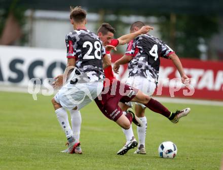 Fussball. Regionalliga. ATSV Wolfsberg gegen SPG FC Pasching/LASK Juniors. Patrick Pfennich (ATSV Wolfsberg), Elvir Huskic, Nenad Licinar (Pasching/LASK Juniors). Wolfsberg, 22.7.2016.
Foto: Kuess
---
pressefotos, pressefotografie, kuess, qs, qspictures, sport, bild, bilder, bilddatenbank