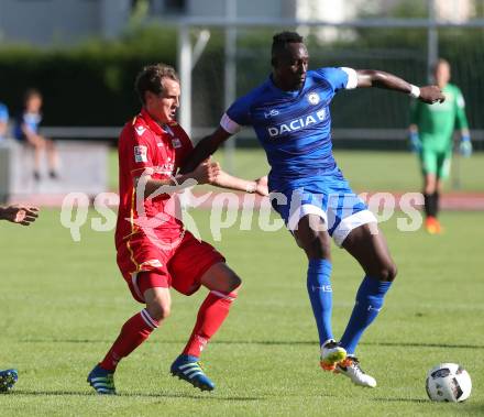 Fussball. Freundschaftsspiel. Udinese Calcio (IT) gegen Union Berlin (DE). Seko Fofana (Udinese Calcio),  Stephan Fuerstner (Union Berlin). Villach, 17.7.2016.
Foto: Kuess
---
pressefotos, pressefotografie, kuess, qs, qspictures, sport, bild, bilder, bilddatenbank