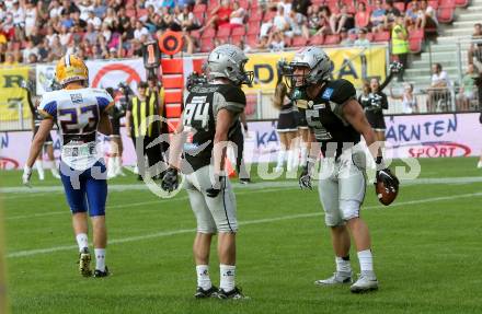 American Football. Austrian Bowl. Swarco Raiders Tirol gegen Giants. Jubel Clemens Erlsbacher, Adrian Platzgummer (Tirol). Klagenfurt, am 23.7.2016.
Foto: Kuess
---
pressefotos, pressefotografie, kuess, qs, qspictures, sport, bild, bilder, bilddatenbank