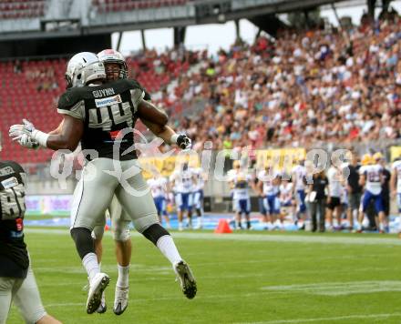 American Football. Austrian Bowl. Swarco Raiders Tirol gegen Giants. Jubel Jermaine Guynn, Sandro Platzgummer (Tirol). Klagenfurt, am 23.7.2016.
Foto: Kuess
---
pressefotos, pressefotografie, kuess, qs, qspictures, sport, bild, bilder, bilddatenbank