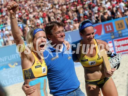 Beachvolleyball. Beach Volleyball Major Series.  Laura LUDWIG,  Kira WALKENHORST (GER), Hannes Jagerhofer.  Klagenfurt, 30.7.2016.
Foto: Kuess
---
pressefotos, pressefotografie, kuess, qs, qspictures, sport, bild, bilder, bilddatenbank