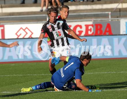 Fussball tipico Bundesliga. RZ Pellets WAC gegen SV Guntamatic Ried.  Philip Hellquist, (WAC), Thomas Gebauer  (Ried). Lavanttal Arena Wolfsberg, am 6.8.2016.
Foto: Kuess
---
pressefotos, pressefotografie, kuess, qs, qspictures, sport, bild, bilder, bilddatenbank