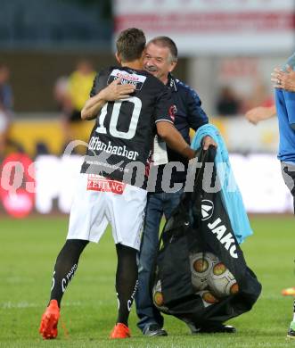 Fussball tipico Bundesliga. RZ Pellets WAC gegen SV Guntamatic Ried.  Daniel Offenbacher, Zeugwart Anton Rossmann (WAC). Lavanttal Arena Wolfsberg, am 6.8.2016.
Foto: Kuess
---
pressefotos, pressefotografie, kuess, qs, qspictures, sport, bild, bilder, bilddatenbank