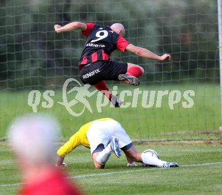 Fussball. Unterliga Ost. Sirnitz gegen Woelfnitz. Markus Struckl (Sirnitz), Manuel Pirmann (Woelfnitz). Sirnitz, 30.7.2016.
Foto: Kuess
---
pressefotos, pressefotografie, kuess, qs, qspictures, sport, bild, bilder, bilddatenbank