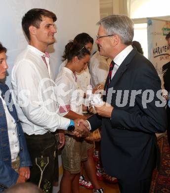 Olympische Sommerspiele Rio 2016. Segeln. Niko Resch, Landeshauptmann Peter Kaiser. Klagenfurt, am 22.7.2016.
Foto: Kuess
---
pressefotos, pressefotografie, kuess, qs, qspictures, sport, bild, bilder, bilddatenbank