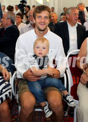 Olympische Sommerspiele Rio 2016. Beachvolleyball. Alexander Xandi Huber mit Sohn.. Klagenfurt, am 22.7.2016.
Foto: Kuess
---
pressefotos, pressefotografie, kuess, qs, qspictures, sport, bild, bilder, bilddatenbank