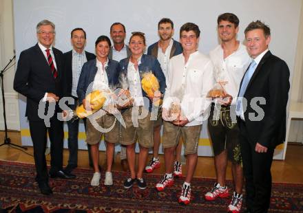 Olympische Sommerspiele Rio 2016. Traithlon, Beachvolleyball, Wilwassersport, Segeln. Landeshauptmann Peter Kaiser, Franz Wilfan, Lisa Perterer, Klaus Sadovnik, Sara Vilic, Robin Seidl, Mario Leitner, Niko Resch, Arno Arthofer. Klagenfurt, am 22.7.2016.
Foto: Kuess
---
pressefotos, pressefotografie, kuess, qs, qspictures, sport, bild, bilder, bilddatenbank