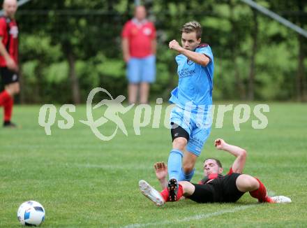 Fussball. Unterliga Ost. Sirnitz gegen Woelfnitz. Michael Golznig (Sirnitz), Michael Fick (Woelfnitz). Sirnitz, 30.7.2016.
Foto: Kuess
---
pressefotos, pressefotografie, kuess, qs, qspictures, sport, bild, bilder, bilddatenbank