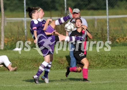 Fussball Frauen. OEFB Ladies Cup. FC Feldkirchen/SV Magdalensberg gegen Carinthians Spittal. Celine Arthofer,  (Feldkirchen/Magdalensberg), Laura Elisabeth Santner, Anna Wegscheider (Spittal). Deinsdorf, am 28.8.2016.
Foto: Kuess
---
pressefotos, pressefotografie, kuess, qs, qspictures, sport, bild, bilder, bilddatenbank