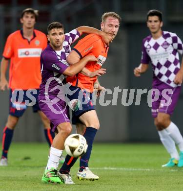 Fussball Regionalliga. SK Austria Klagenfurt gegen Deutschlandsberg.  Edvin Hodzic,  (Klagenfurt), Daniel Schmoelzer (Deutschlandsberg). Klagenfurt, am 2.9.2016.
Foto: Kuess
---
pressefotos, pressefotografie, kuess, qs, qspictures, sport, bild, bilder, bilddatenbank