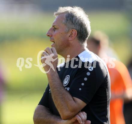 Fussball Kaerntner Liga. Lind gegen Eberstein. Trainer Peter Zagler (Lind). Lind im Drautal, am 3.9.2016.
Foto: Kuess
---
pressefotos, pressefotografie, kuess, qs, qspictures, sport, bild, bilder, bilddatenbank