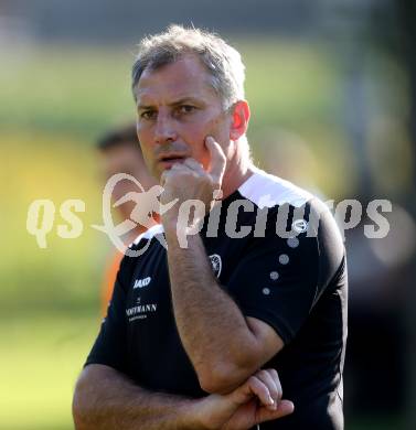 Fussball Kaerntner Liga. Lind gegen Eberstein. Trainer Peter Zagler (Lind). Lind im Drautal, am 3.9.2016.
Foto: Kuess
---
pressefotos, pressefotografie, kuess, qs, qspictures, sport, bild, bilder, bilddatenbank