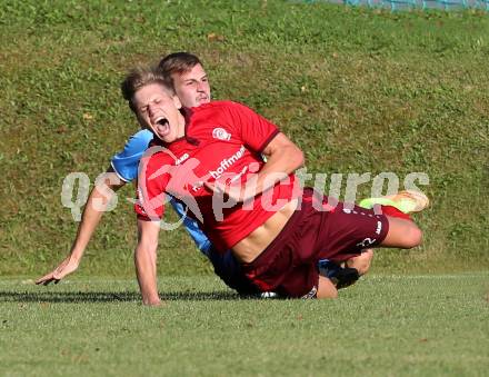 Fussball Kaerntner Liga. Lind gegen Eberstein. Sven Unterguggenberger, (Lind), Manuel Rabitsch (Eberstein). Lind im Drautal, am 3.9.2016.
Foto: Kuess
---
pressefotos, pressefotografie, kuess, qs, qspictures, sport, bild, bilder, bilddatenbank