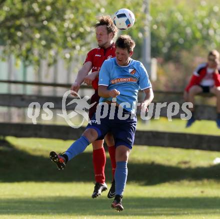 Fussball Kaerntner Liga. Lind gegen Eberstein. David Obweger, (Lind),  Harald Stark  (Eberstein). Lind im Drautal, am 3.9.2016.
Foto: Kuess
---
pressefotos, pressefotografie, kuess, qs, qspictures, sport, bild, bilder, bilddatenbank