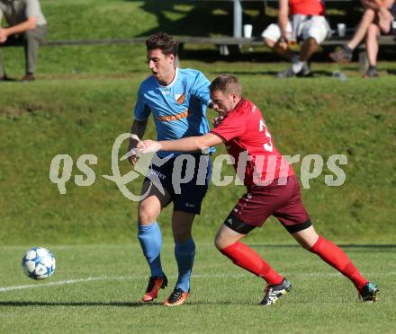 Fussball Kaerntner Liga. Lind gegen Eberstein. Peter Pleschberger,  (Lind),  Philipp Regenfelder (Eberstein). Lind im Drautal, am 3.9.2016.
Foto: Kuess
---
pressefotos, pressefotografie, kuess, qs, qspictures, sport, bild, bilder, bilddatenbank