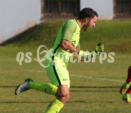 Fussball Kaerntner Liga. Lind gegen Eberstein. Torjubel Alexander Zagler,  (Lind). Lind im Drautal, am 3.9.2016.
Foto: Kuess
---
pressefotos, pressefotografie, kuess, qs, qspictures, sport, bild, bilder, bilddatenbank