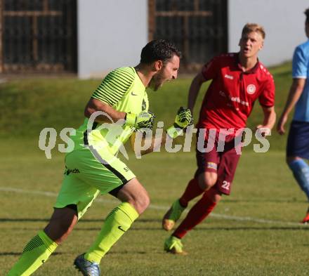 Fussball Kaerntner Liga. Lind gegen Eberstein. Torjubel Alexander Zagler,  Sven Unterguggenberger (Lind). Lind im Drautal, am 3.9.2016.
Foto: Kuess
---
pressefotos, pressefotografie, kuess, qs, qspictures, sport, bild, bilder, bilddatenbank