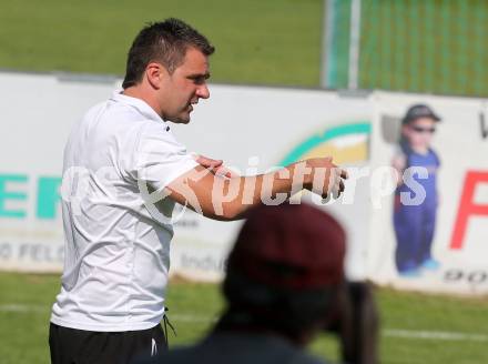 Fussball Kaerntner Liga. Annabichler SV gegen Gmuend. Trainer Rudolf Schoenherr (Gmuend). Annabichl, am 4.9.2016.
Foto: Kuess
---
pressefotos, pressefotografie, kuess, qs, qspictures, sport, bild, bilder, bilddatenbank