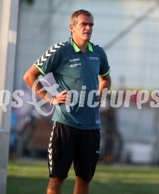 Fussball Kaerntner Liga. SAK gegen Feldkirchen. Trainer Robert Micheu (Feldkirchen). Welzenegg, am 9.9.2016.
Foto: Kuess
---
pressefotos, pressefotografie, kuess, qs, qspictures, sport, bild, bilder, bilddatenbank