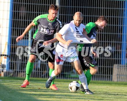 Fussball Kaerntner Liga. SAK gegen Feldkirchen. Christian Dlopst,  (SAK), Sebastian Schmid, Manuel Josef Vaschauner (Feldkirchen). Welzenegg, am 9.9.2016.
Foto: Kuess
---
pressefotos, pressefotografie, kuess, qs, qspictures, sport, bild, bilder, bilddatenbank