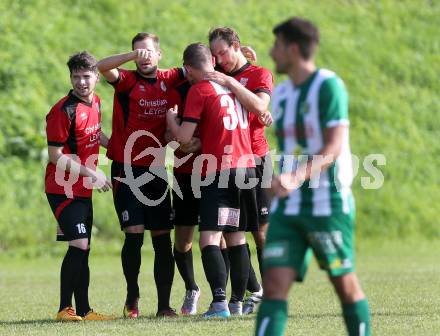 Fussball Kaerntner Liga. Maria Saal gegen Rapid Lienz.  Torjubel Maria Saal. Maria Saal, am 10.9.2016.
Foto: Kuess
---
pressefotos, pressefotografie, kuess, qs, qspictures, sport, bild, bilder, bilddatenbank