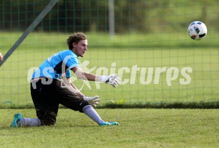 Fussball Kaerntner Liga. Maria Saal gegen Rapid Lienz.  Christian Korunka (Lienz). Maria Saal, am 10.9.2016.
Foto: Kuess
---
pressefotos, pressefotografie, kuess, qs, qspictures, sport, bild, bilder, bilddatenbank