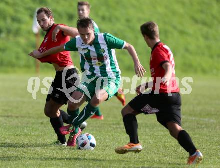 Fussball Kaerntner Liga. Maria Saal gegen Rapid Lienz.  Bernhard Walzl,  (Maria Saal), Johannes Georg Zebedin, Andreas Ueberbacher (Lienz). Maria Saal, am 10.9.2016.
Foto: Kuess
---
pressefotos, pressefotografie, kuess, qs, qspictures, sport, bild, bilder, bilddatenbank