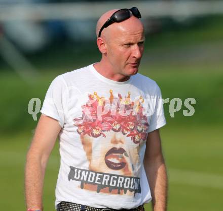 Fussball Kaerntner Liga. Maria Saal gegen Rapid Lienz. Trainer Bernhard Zoier (Lienz). Maria Saal, am 10.9.2016.
Foto: Kuess
---
pressefotos, pressefotografie, kuess, qs, qspictures, sport, bild, bilder, bilddatenbank