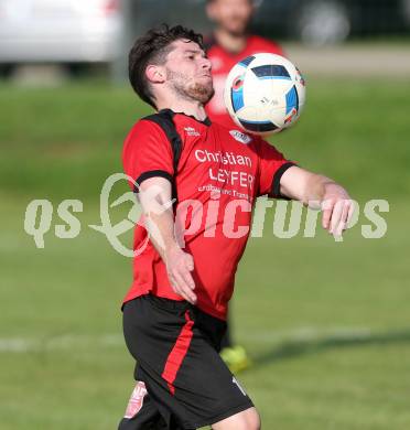 Fussball Kaerntner Liga. Maria Saal gegen Rapid Lienz. Andreas Schawarz (Maria Saal). Maria Saal, am 10.9.2016.
Foto: Kuess
---
pressefotos, pressefotografie, kuess, qs, qspictures, sport, bild, bilder, bilddatenbank