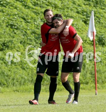 Fussball Kaerntner Liga. Maria Saal gegen Rapid Lienz.  Torjubel Christoph Orasch, Aldamir Araujo Da Silva Filho (Maria Saal). Maria Saal, am 10.9.2016.
Foto: Kuess
---
pressefotos, pressefotografie, kuess, qs, qspictures, sport, bild, bilder, bilddatenbank