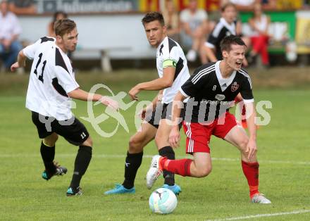 Fussball 1. KLasse A. Gmuend 1b gegen Defreggental. Peter Wettengl, Joseph Armin Gansger (Gmuend), Gerhard Innerhofer  (Defreggental). Gmuend, am 11.9.2016.
Foto: Kuess
---
pressefotos, pressefotografie, kuess, qs, qspictures, sport, bild, bilder, bilddatenbank