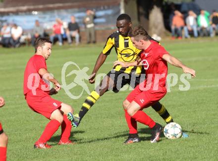 Fussball. 1. Klasse C. HSV gegen Glanegg. Kevin Mpaka (HSV), Dominik Nikolaus Scherwitzl, Thomas Josef Sobian (Glanegg). Klagenfurt Lendorf, 17.9.2016,
Foto: Kuess
---
pressefotos, pressefotografie, kuess, qs, qspictures, sport, bild, bilder, bilddatenbank