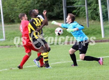 Fussball. 1. Klasse C. HSV gegen Glanegg. Florian Lampichler, Kevin Mpaka (HSV), Dominik Nikolaus Scherwitzl  (Glanegg). Klagenfurt Lendorf, 17.9.2016,
Foto: Kuess
---
pressefotos, pressefotografie, kuess, qs, qspictures, sport, bild, bilder, bilddatenbank