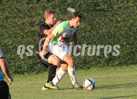 Fussball Kaerntner Liga. Koettmannsdorf gegen Feldkirchen. Mathias Tschofen,  (Koettmannsdorf), Michael Tammegger (Feldkirchen). Koettmannsdorf, am 25.9.2016.
Foto: Kuess
---
pressefotos, pressefotografie, kuess, qs, qspictures, sport, bild, bilder, bilddatenbank