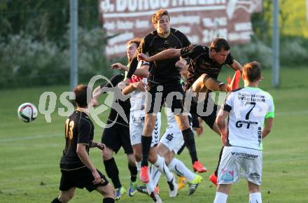 Fussball Kaerntner Liga. Koettmannsdorf gegen Feldkirchen. Christian Hutter, Christoph Pibal (Koettmannsdorf), Christoph Freithofnig (Feldkirchen). Koettmannsdorf, am 25.9.2016.
Foto: Kuess
---
pressefotos, pressefotografie, kuess, qs, qspictures, sport, bild, bilder, bilddatenbank