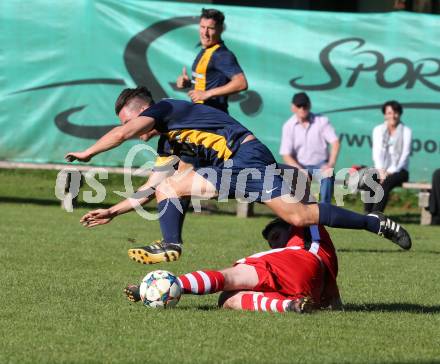 Fussball. 1. Klasse C. Ebental gegen SG KSK-Woerthersee/ATUS Poertschach. Elijah Michael Primig (Ebental),  Nico Wedenig (SG KSK-Woerthersee/ATUS Poertschach). Ebental, 25.9.2016.
Foto: Kuess
---
pressefotos, pressefotografie, kuess, qs, qspictures, sport, bild, bilder, bilddatenbank