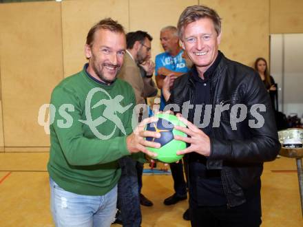 Handball HLA. SC Ferlach gegen HC Hard. Achim Moertl, Landessportdirektor Arno Arthofer. Ferlach, am 27.9.2016.
Foto: Kuess
---
pressefotos, pressefotografie, kuess, qs, qspictures, sport, bild, bilder, bilddatenbank