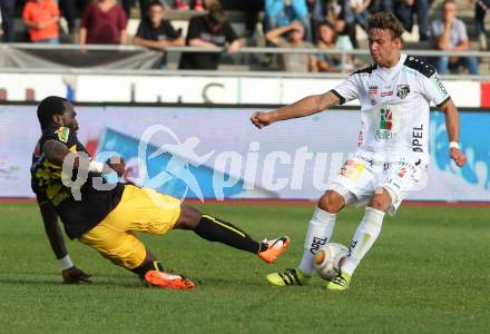 Fussball Bundesliga. RZ Pellets WAC gegen  Altach. Peter Tschernegg, Louis  (WAC), Clement Ngwat Mahop (Altach). Wolfsberg, am 1.10.2016.
Foto: Kuess
---
pressefotos, pressefotografie, kuess, qs, qspictures, sport, bild, bilder, bilddatenbank