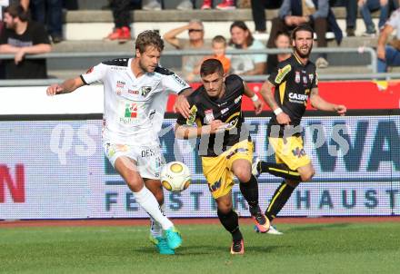 Fussball Bundesliga. RZ Pellets WAC gegen  Altach. Boris Huettenbrenner, (WAC), Nikola Dovedan (Altach). Wolfsberg, am 1.10.2016.
Foto: Kuess
---
pressefotos, pressefotografie, kuess, qs, qspictures, sport, bild, bilder, bilddatenbank