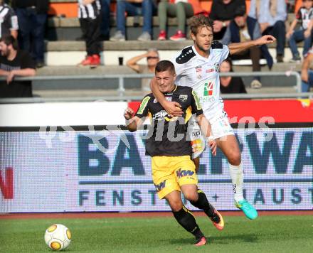 Fussball Bundesliga. RZ Pellets WAC gegen  Altach. Boris Huettenbrenner,  (WAC), Nikola Dovedan (Altach). Wolfsberg, am 1.10.2016.
Foto: Kuess
---
pressefotos, pressefotografie, kuess, qs, qspictures, sport, bild, bilder, bilddatenbank