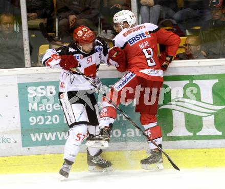 EBEL. Eishockey Bundesliga.  KAC gegen HC TWK Innsbruck. Matthew Neal,  (KAC), Andrew Clark (Innsbruck). Klagenfurt, am 2.10.2016.
Foto: Kuess 
---
pressefotos, pressefotografie, kuess, qs, qspictures, sport, bild, bilder, bilddatenbank