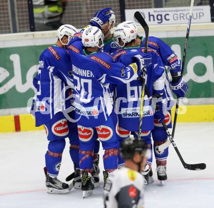 EBEL. Eishockey Bundesliga.  VSV gegen Dornbirner Eishockey Club. Torjubel Evan McGrath, Eric Hunter, Kevin Wehrs, Nico Brunner, Corey Locke (VSV). Villach, am 2.10.2016.
Foto: Kuess 
---
pressefotos, pressefotografie, kuess, qs, qspictures, sport, bild, bilder, bilddatenbank