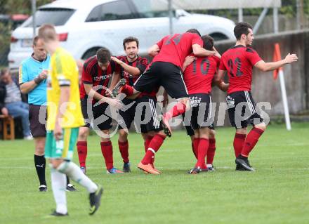 Fussball Unterliga West. St. Jakob im Rosental gegen Radenthein. Torjubel St. Jakob/Ros.. St. Jakob, am 2.10.2016.
Foto: Kuess
---
pressefotos, pressefotografie, kuess, qs, qspictures, sport, bild, bilder, bilddatenbank