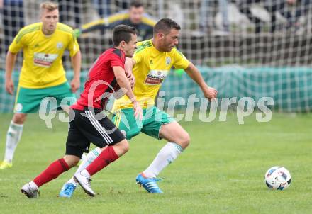 Fussball Unterliga West. St. Jakob im Rosental gegen Radenthein. Marco Koller,  (St. Jakob/Ros.), Goran Volas (Radenthein). St. Jakob, am 2.10.2016.
Foto: Kuess
---
pressefotos, pressefotografie, kuess, qs, qspictures, sport, bild, bilder, bilddatenbank