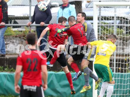 Fussball Unterliga West. St. Jakob im Rosental gegen Radenthein. Petar Stojnic, Harald Ottowitz   (St. Jakob/Ros.), Stefan Takats (Radenthein). St. Jakob, am 2.10.2016.
Foto: Kuess
---
pressefotos, pressefotografie, kuess, qs, qspictures, sport, bild, bilder, bilddatenbank