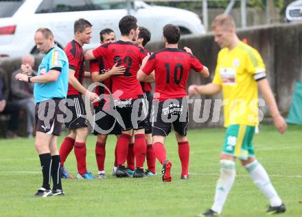 Fussball Unterliga West. St. Jakob im Rosental gegen Radenthein. Torjubel St. Jakob/Ros.. St. Jakob, am 2.10.2016.
Foto: Kuess
---
pressefotos, pressefotografie, kuess, qs, qspictures, sport, bild, bilder, bilddatenbank