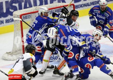 EBEL. Eishockey Bundesliga.  VSV gegen Dornbirner Eishockey Club. Eric Hunter, Markus Schlacher, Evan McGrath, Samuel Labrecque, (VSV),  Nicholas Crawford  (Dornbirn). Villach, am 2.10.2016.
Foto: Kuess 
---
pressefotos, pressefotografie, kuess, qs, qspictures, sport, bild, bilder, bilddatenbank