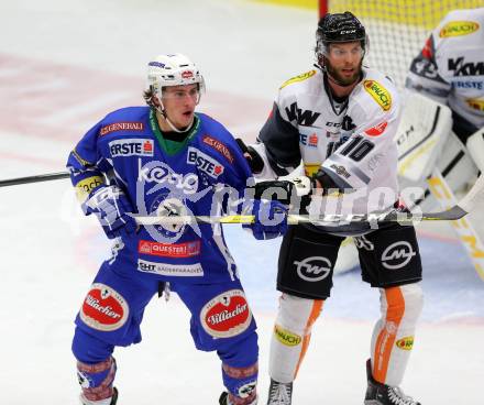 EBEL. Eishockey Bundesliga.  VSV gegen Dornbirner Eishockey Club. Christoph Kromp,  (VSV), Kevin Schmidt (Dornbirn). Villach, am 2.10.2016.
Foto: Kuess 
---
pressefotos, pressefotografie, kuess, qs, qspictures, sport, bild, bilder, bilddatenbank